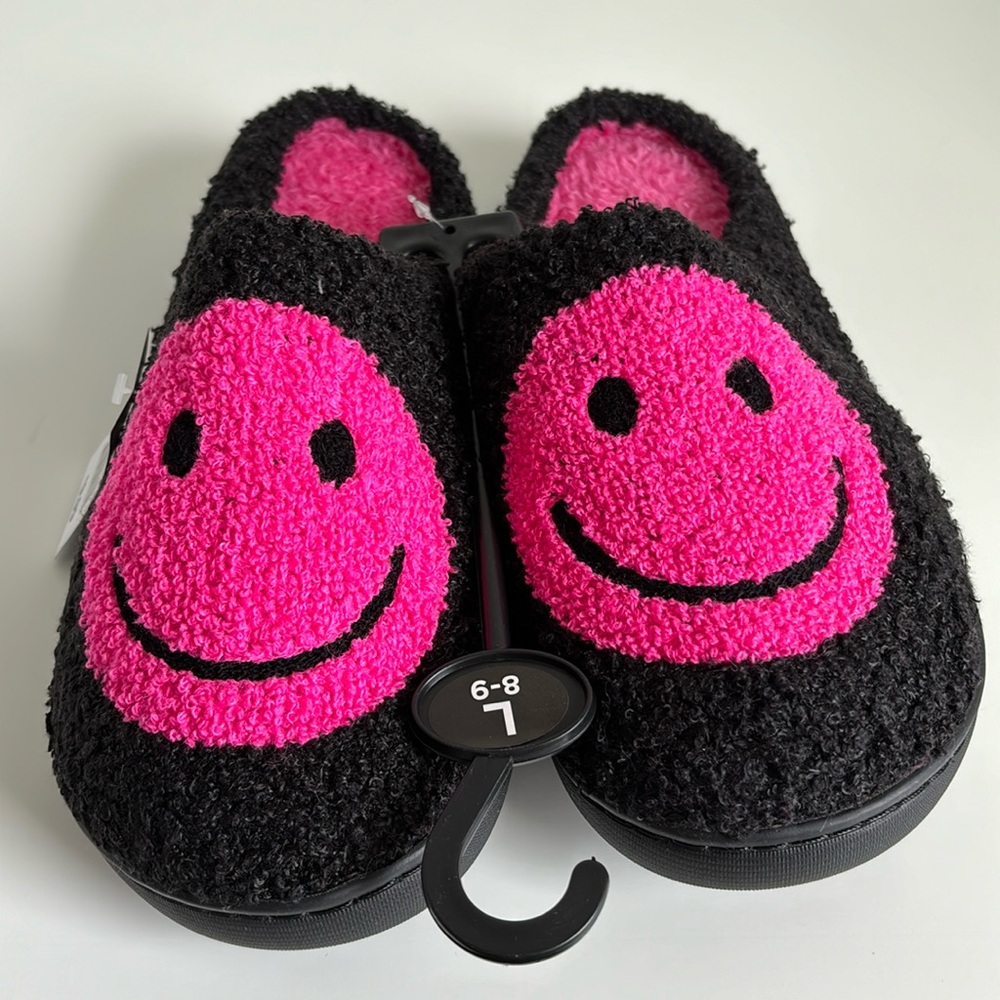 Adult Slippers NWT